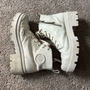 Palladium leather sneaker size 9 high top
